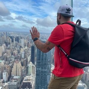 Meet your Posher, Tomi